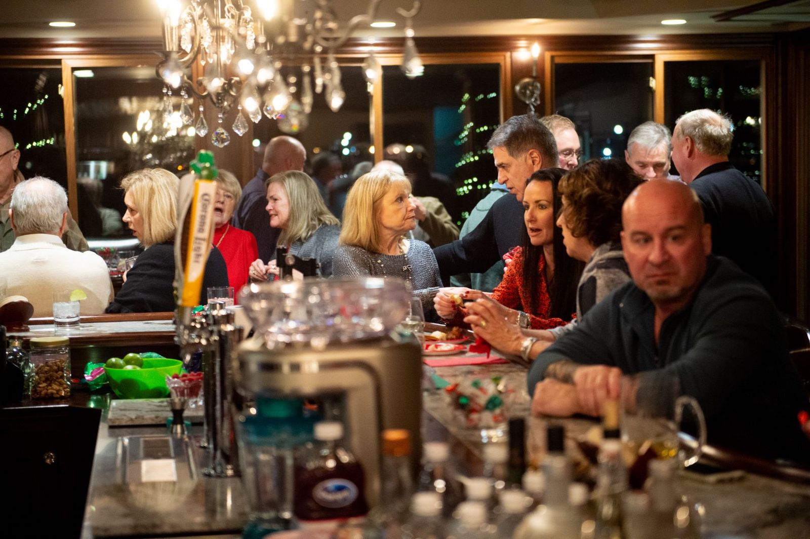 A full house along the bar